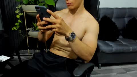 Snapshot of juliansexxx16 chatting on January 28, 11:17 pm Julian online show from January 28, 11:17 pm