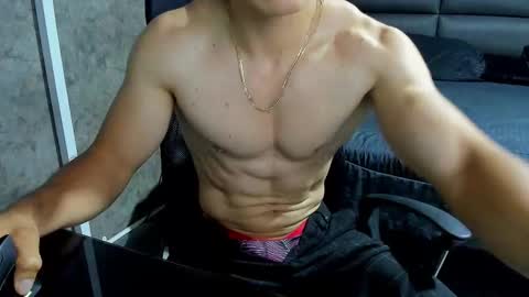 Snapshot of juliansexxx16 chatting on October 22, 9:35 am Julian online show from October 22, 9:35 am