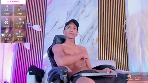 Snapshot of juliensaint_ chatting on October 19, 7:28 pm Julien online show from October 19, 7:28 pm