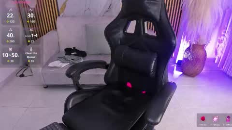 Snapshot of juliensaint_ chatting on October 24, 2:08 pm Julien online show from October 24, 2:08 pm