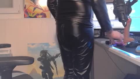 Julientoy online show from October 27, 3:47 pm