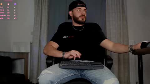 Snapshot of juliusmasters chatting on October 27, 8:22 pm JULiUS online show from October 27, 8:22 pm