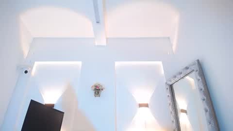 jullian online show from April 25, 9:45 pm