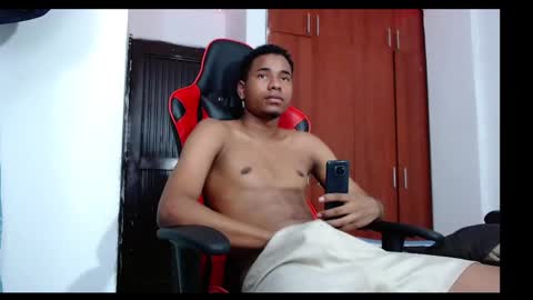 Snapshot of juniorhot07 chatting on January 25, 9:04 pm juniorhot07 online show from January 25, 9:04 pm