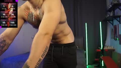 Snapshot of just_hairy_man chatting on October 22, 8:23 pm Kurt online show from October 22, 8:23 pm