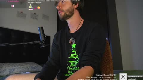 Snapshot of just_your_dreamboy chatting on January 22, 11:53 pm Maxi online show from January 22, 11:53 pm