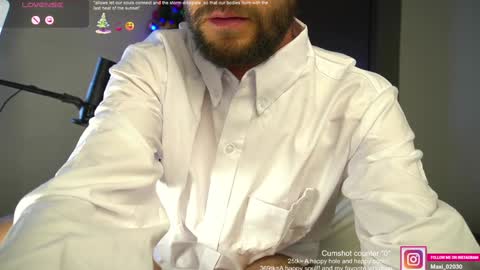 Snapshot of just_your_dreamboy chatting on December 7, 9:11 pm Maxi online show from December 7, 9:11 pm