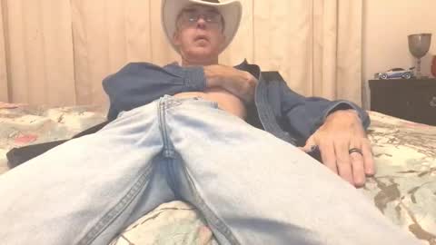 Snapshot of justasexyguyforu chatting on December 3, 10:48 am justasexyguyforu online show from December 3, 10:48 am