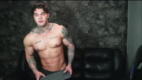 justin clark1 online show from April 28, 4:17 am