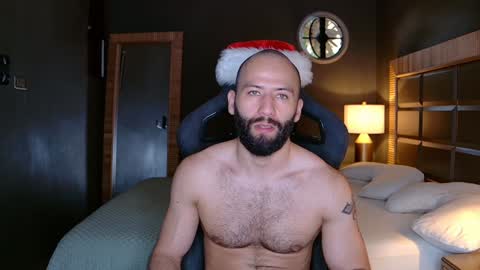 Snapshot of justin_hton chatting on December 29, 7:22 pm Justin online show from December 29, 7:22 pm
