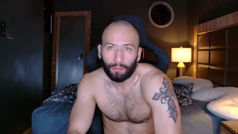 Snapshot of justin_hton chatting on January 9, 1:50 am Justin online show from January 9, 1:50 am