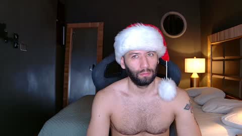 Snapshot of justin_hton chatting on December 11, 10:26 am Justin online show from December 11, 10:26 am