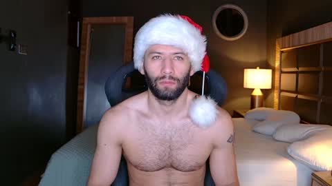 Snapshot of justin_hton chatting on December 5, 10:23 am Justin online show from December 5, 10:23 am