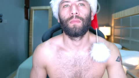 Snapshot of justin_hton chatting on December 19, 10:02 am Justin online show from December 19, 10:02 am