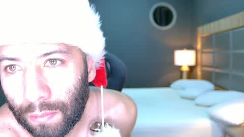 Snapshot of justin_hton chatting on December 18, 9:58 am Justin online show from December 18, 9:58 am