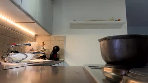 Snapshot of justin_huge chatting on October 16, 7:05 am justin_huge online show from October 16, 7:05 am