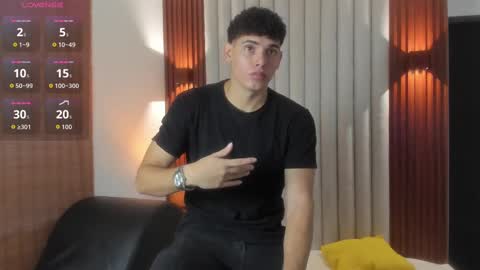 Snapshot of justin_mack chatting on October 14, 12:23 pm justin online show from October 14, 12:23 pm