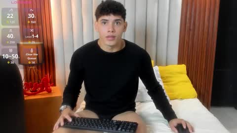 Snapshot of justin_mack chatting on October 12, 12:54 pm justin online show from October 12, 12:54 pm