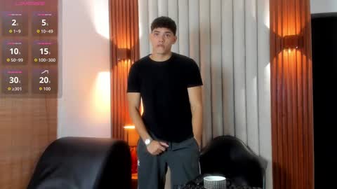 Snapshot of justin_mack chatting on October 3, 1:05 pm justin online show from October 3, 1:05 pm