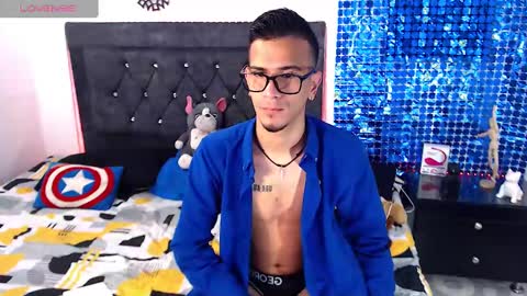Snapshot of justin_melendez chatting on January 22, 8:29 am JUSTIN online show from January 22, 8:29 am