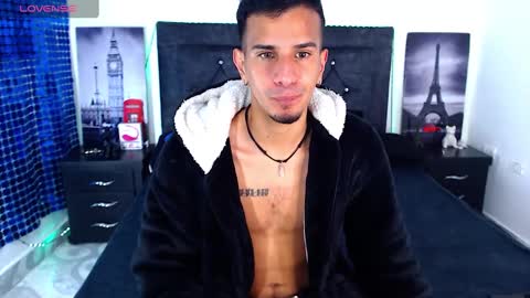 Snapshot of justin_melendez chatting on February 12, 4:54 am JUSTIN online show from February 12, 4:54 am