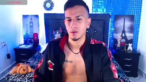 Snapshot of justin_melendez chatting on January 3, 5:06 am JUSTIN online show from January 3, 5:06 am