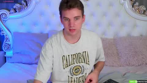 Snapshot of justin_reed chatting on September 17, 1:45 pm Arthur online show from September 17, 1:45 pm