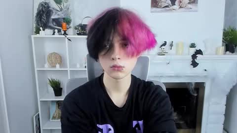 Snapshot of justin_twinkboy chatting on October 29, 1:25 pm JUSTIN online show from October 29, 1:25 pm