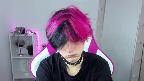 Snapshot of justin_twinkboy chatting on October 18, 9:36 am JUSTIN online show from October 18, 9:36 am