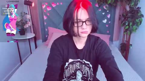 Snapshot of justin_twinkboy chatting on February 16, 12:43 pm JUSTIN online show from February 16, 12:43 pm