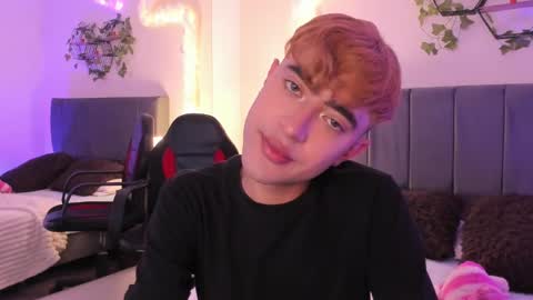 Snapshot of justinbe_ chatting on September 9, 1:43 pm Justin online show from September 9, 1:43 pm