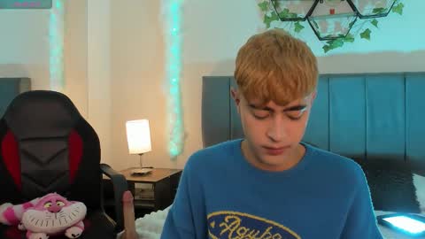 Snapshot of justinbe_ chatting on September 16, 11:33 am Justin online show from September 16, 11:33 am