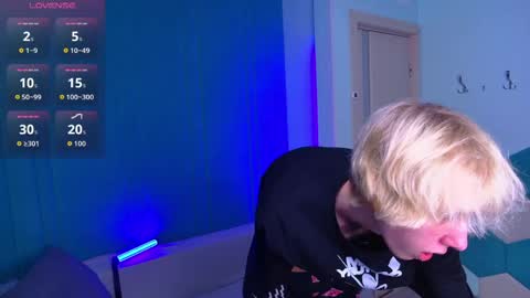 justTEEN online show from April 17, 3:26 pm