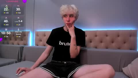 justTEEN online show from May 18, 10:32 am