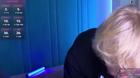 justTEEN online show from April 16, 10:04 am