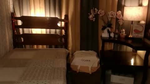 Snapshot of justine_hunk chatting on October 2, 6:06 am justine_hunk online show from October 2, 6:06 am