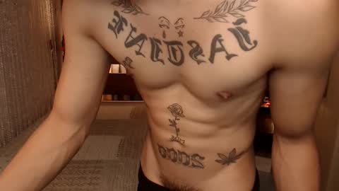 justine_hunk online show from April 29, 1:54 am