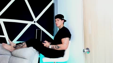 Snapshot of justinfuller_31 chatting on October 18, 7:19 pm justinfuller_31 online show from October 18, 7:19 pm