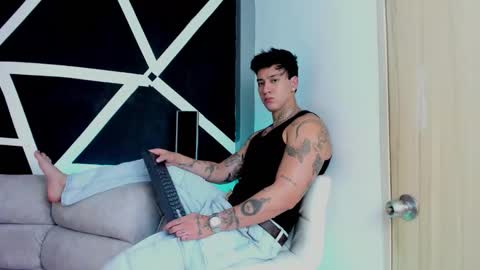 Snapshot of justinfuller_31 chatting on November 1, 7:29 pm justinfuller_31 online show from November 1, 7:29 pm