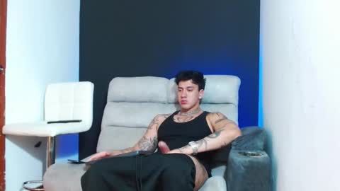 justinfuller_31 online show from March 8, 2:04 am