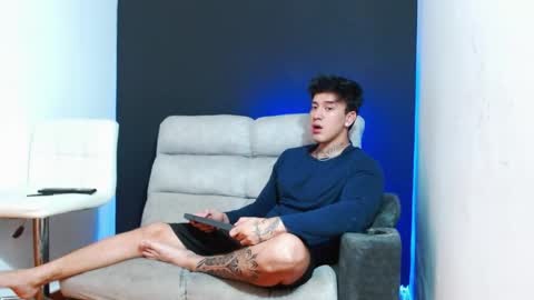 justinfuller_31 online show from April 29, 11:22 pm