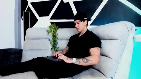 Snapshot of justinfuller_31 chatting on October 19, 7:28 pm justinfuller_31 online show from October 19, 7:28 pm