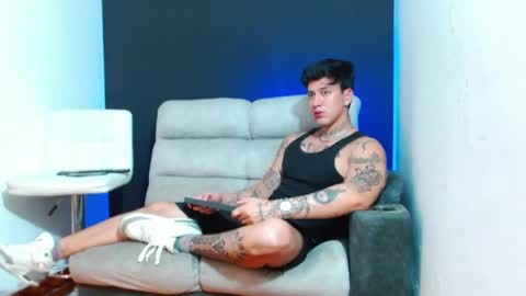 justinfuller_31 online show from April 25, 10:07 pm