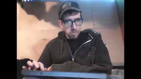 Snapshot of justinjerksit chatting on December 7, 12:02 pm justinjerksit online show from December 7, 12:02 pm