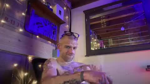 justinmoore1987 online show from February 19, 5:27 pm