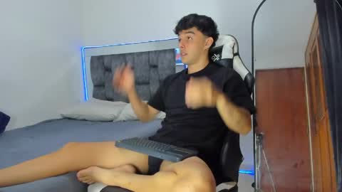 justinmorre online show from April 18, 7:29 pm