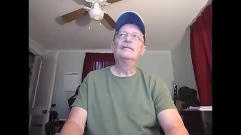 Snapshot of kabriggs137 chatting on December 18, 10:35 pm kabriggs137 online show from December 18, 10:35 pm