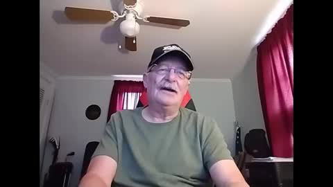Snapshot of kabriggs137 chatting on March 1, 10:31 pm kabriggs137 online show from March 1, 10:31 pm
