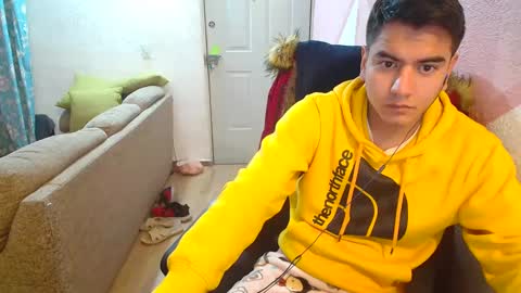 Snapshot of kael_art_d chatting on December 6, 3:19 am kael_art_d online show from December 6, 3:19 am
