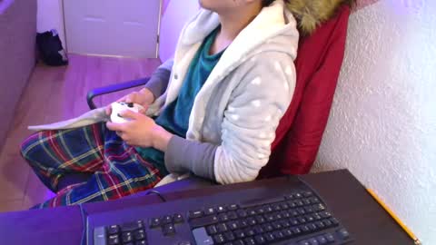 Snapshot of kael_art_d chatting on December 29, 6:05 pm kael_art_d online show from December 29, 6:05 pm